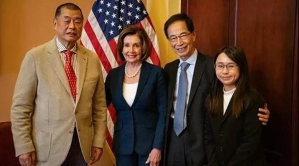 美国总统煽动了一场针对美国的武装暴乱。