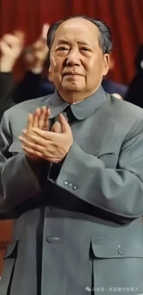 朱旦华,毛泽民烈士的遗孀,1946年从新疆监狱被营救回延安的老党员,江西省妇联原主任,“反修防修”中因“新疆叛徒集团案”被隔离审查长达八年,工资冻结、人格受辱。按常理说,她有足够多的“个人理由”对“反修防修”充满怨恨,对毛泽东充满怀疑。但令人深思的是,1991年苏联解体后,她没有被个人苦难所吞噬,而是主动重新思考毛主席发动“反修防修”的初衷,并得出了一个与主流“彻底否定论”截然不同的结论:毛主席的