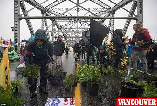 今天,加拿大、美国等众多西方国家崩溃了