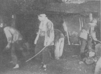 这本1960年中国青年出版社的小册子，分资本家是怎么起家的？资本家怎样剥削工人？资本家怎样压迫工人？资产阶级分子对社会主义的猖狂进攻，兴无灭资革命到底等几部分揭露了资本主义的罪恶，对于提高无产阶级认识觉悟很有助益。本站连载刊出，此章分上下两载，此为五（上）。