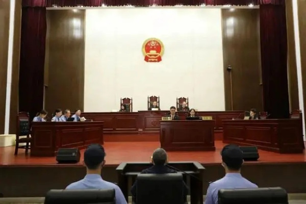 肖志夫：权力制约监督靠什么？——“曹炯芳腐败案”的警示