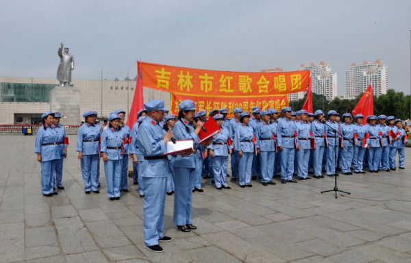 吉林市红歌合唱团唱红歌，庆八一