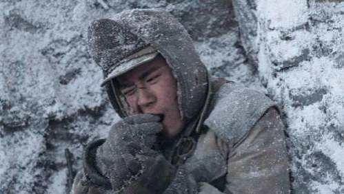 可以批评宋时轮长津湖战役中指挥有问题,尤其是平均使用兵力的问题,但由此直接上升到怀疑他的能力,这就不合适了。在战争中学习战争,这是我军逐步成长和发展的基本原则,第一次出场没打好,就直接否定一个高级将领,这不科学。如果因为二次战役就可以直接否定宋时轮,那么一次战役之后就可以直接否定梁兴初,就没有之后的万岁军了,五次战役之后就可以否定王近山了。
