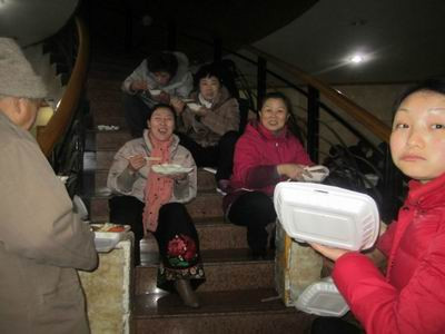 2012年12月26日被人们称呼为“中国红歌总司令戴诚”唱出“毛泽东之歌”,让人热血沸腾、让人情不自禁泪水不断模糊眼睛。