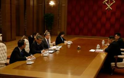朝鲜最高领导人金正恩会见王毅
