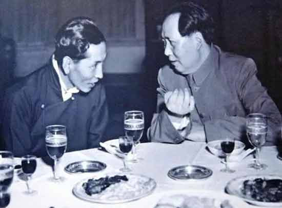 西藏山南党政代表团来到韶山，毛主席是西藏人民的大救星！