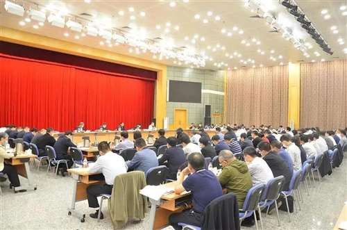 曾几何时,无数人整天抨击国企,鼓吹私有化。仿佛一旦私有了,一切问题都能解决。但其实,拿走私有化蛋糕的,只会是资本,而不是我们每一个普通人。