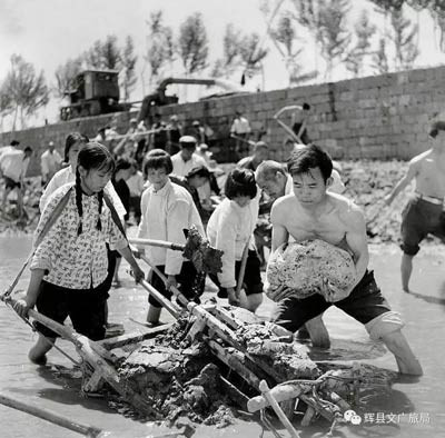“辉县人民干得好”,看到这些老照片,谁的心灵能不为之震憾?