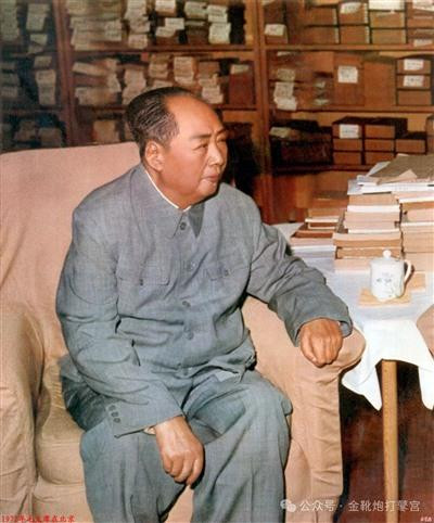 岂曰无碑,山河为碑; 何用留名,人心即名。 公者千古,私者一时。 毛主席万岁!