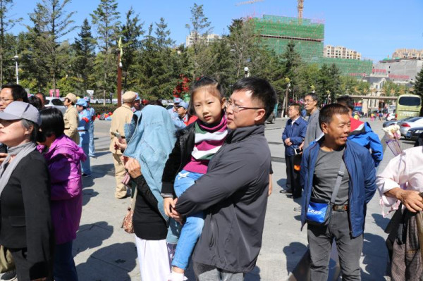 长春市各界人民群众隆重纪念毛主席逝世42周年