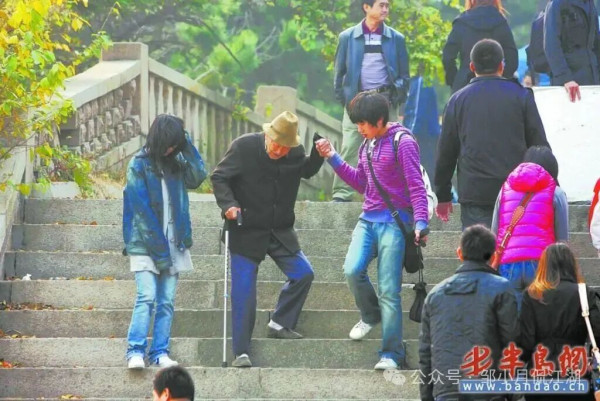 有不少公众号文章，经常喋喋不休地批判新中国前三十年的“贫穷”，什么“三分天灾七分人祸”，什么“干好干差一个样”，什么“贫穷不是社会主义”云云。