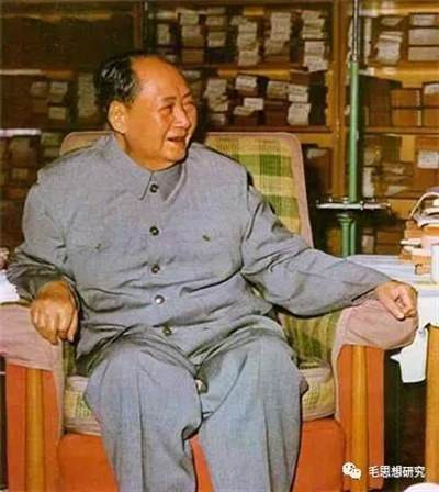 公者千古,私者一时。历史会证明也一直在证明——毛主席是目光长远、清白、正确、伟大的世界无产阶级和一切反压迫人们的伟大导师!