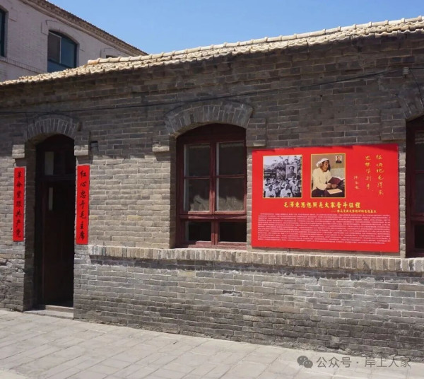 当干部，要让群众信得过。群众不信任，你怎么领导群众?要让群众信任，最主要的是干部不自私，不特殊，不忘劳动。