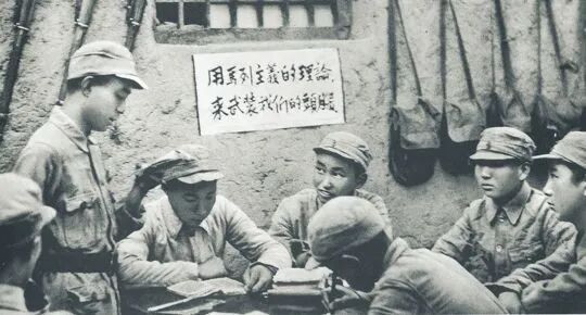 认清主要矛盾，认真学习理论，深入调查研究，坚持改造自我，真诚融入群众，实践结合灌输。依靠群众、相信历史、相信人民。