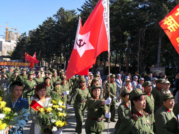 长春市各界人民群众隆重纪念毛主席逝世42周年
