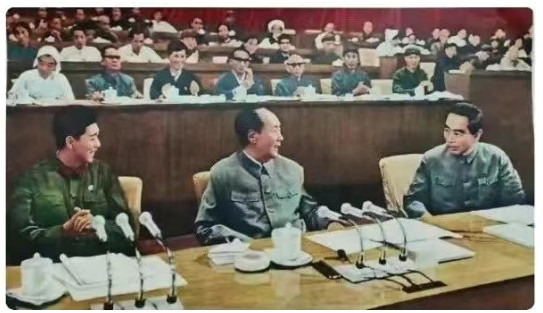1973年8月24日毛主席主持党的第十次代表大会召开