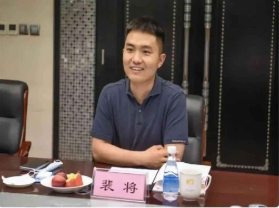 法律并不是万能的，而以法律之名损害法律的权威者却无孔不入。李道国从被抓到被放虽假法律之名，却犹如儿戏，说其荒唐透顶也不为过。铲除裴春亮之类滋生的土壤，则国家幸甚!民族幸甚!