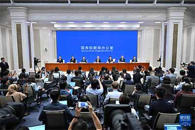 面对变乱交织的世界,中国用实际行动诠释了立己达人的大国担当,也让国际社会看到全球治理倡议的强大活力与光明前景。