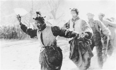 人们怀念“年味”,怀念的其实是曾经的社会共同体带给我们的集体主义氛围。