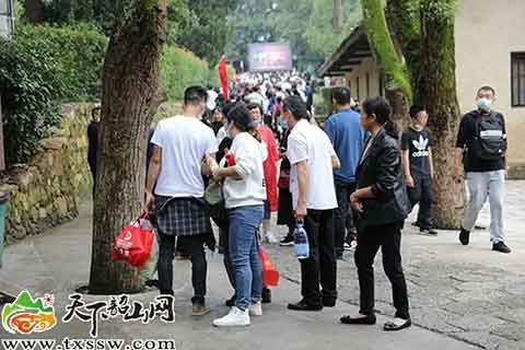 “十一”长假第二天 韶山迎来游客高峰
