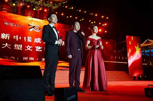 壮丽七十载奋进新时代 南街村隆重举办庆祝新中国成立70周年大型文艺晚会