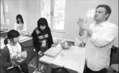 韩国梨泰院踩踏悲剧,根源在30年前的一家美国超市?