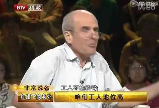 虽然董事长和普通员工分工不同,但大家都是为公司做贡献,凭什么成果都是你的,责任都是大家的?凭什么你能随意监督、斥责、开除员工,而员工不能坦坦荡荡说一句:“老张,好久不见啊”?