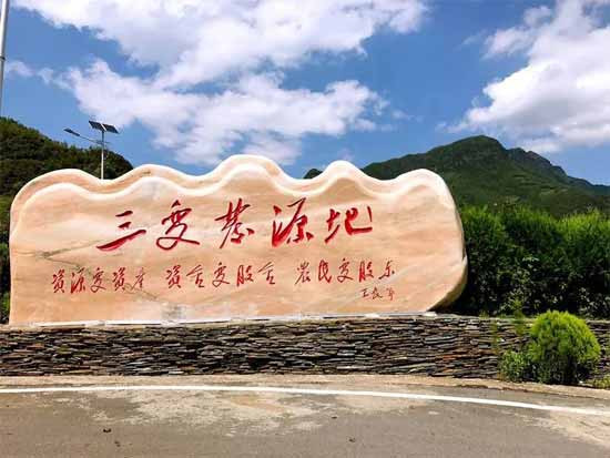 以为农村产权改革可以像变魔术一般变出巨额财富出来，结果很可能就再次重复集体经济没有发展壮大起来，村集体却再次负债累累的历史。