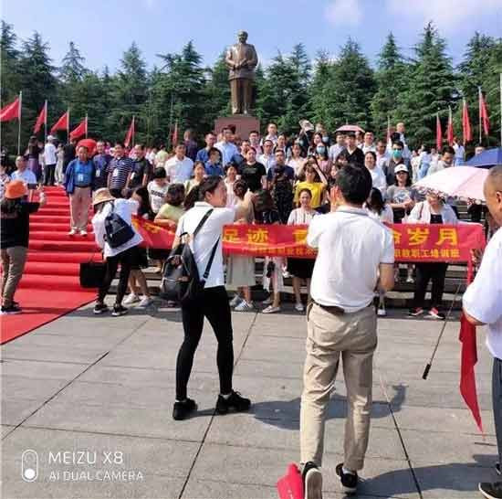 9月9日的韶山,人如海花如潮,人民呼唤毛主席!