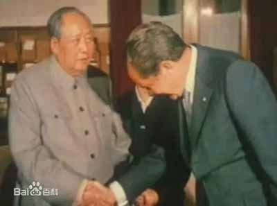 对中国来说，减少对美国经济圈的依赖，改变国内分配结构，减少贫富差距，加强经济内循环，同时稳步扩张属于自己的经济圈是大势所趋，应该未雨绸缪。