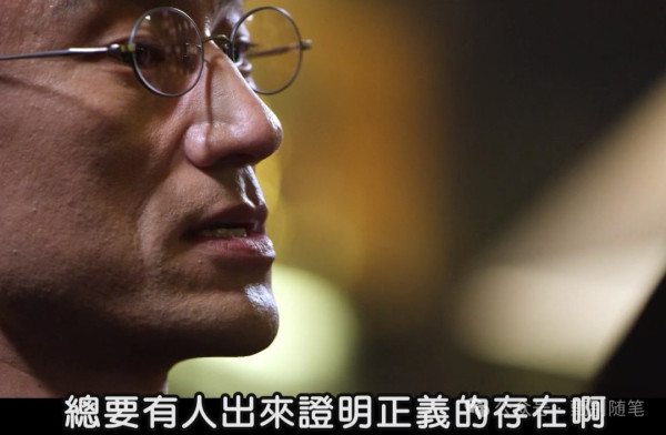 因为现实里,总有人等不到结果。有人耗尽青春维权,有人被流言压垮,有人在监控死角里消失,有人在热搜撤下后再也没人记得。于是很多年轻人慢慢发现,自己对“迟到的正义”开始产生一种复杂的疲惫感。