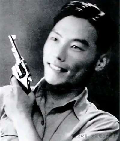 当年前苏联是谁否定斯大林？小卡拉米有这个能力吗？