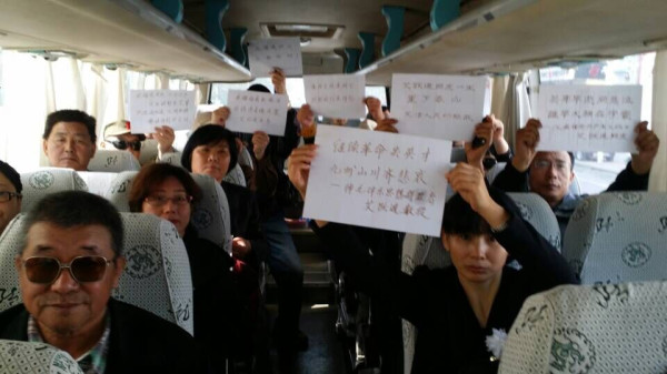 新心按语:2016年4月24日网友自发地通过网络默哀悼念艾跃进教授,通过这次悼念活动,更能激发广大网友关心时政,关心中华民族的前途,热爱社会主义。更能让社会公平正义,社会主义道路复兴的梦想一定能够实现!