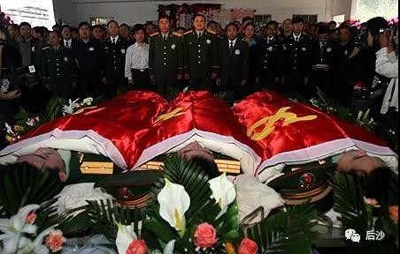对中国来说,于国于民,我们都绝不能让“毒文化”存在任何舆论空间,这不是言论自由问题。否则,如何对得起那些牺牲的缉毒战士?如何向子孙后代交代?