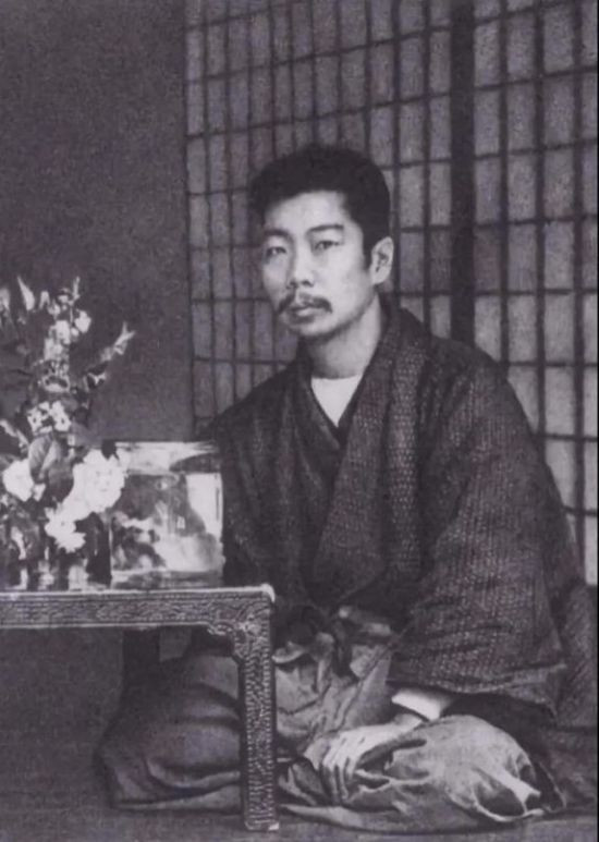 我们需要仇恨、警惕和反对的是日本军国主义,绝不是日本人民,更不是日本的一切,任何时候都应该牢牢记住这一点!