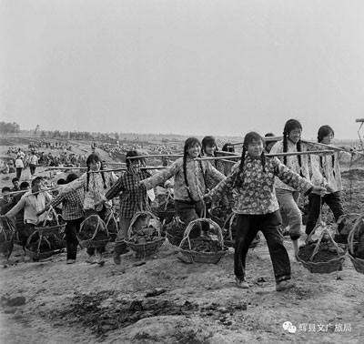 “辉县人民干得好”,看到这些老照片,谁的心灵能不为之震憾?