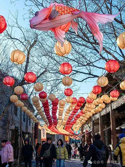 在无力改变些什么的情况下，拒绝被资本主义的「景观」傲慢收割，拒绝听从剥削机制的无声指挥，这其实亦是一种强韧的“非暴力 不合作”。