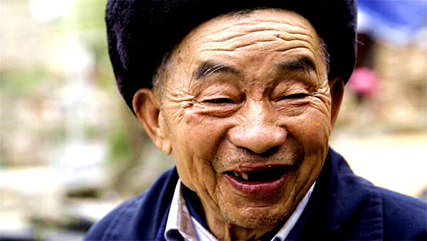 一个平凡的灵魂，要想漂向久远，一个绝对的前提，就是要顺应历史的发展潮流。乌兰牧骑和黄旭华、黄大发，跃上了毛主席亲自掀动并大力推动的历史洪流，都成了弄潮儿。