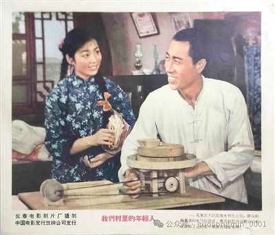 女性一旦确立了信仰,往往比男性更坚贞,这也许和她们倾注了情感有关。八十年代以后,中国社会剧烈转型,出现了不少“马列主义老太太”,如丁玲等,却甚少“马列主义老头子”,老头们似乎都乐滋滋地咸于维新了,原因概源于此。