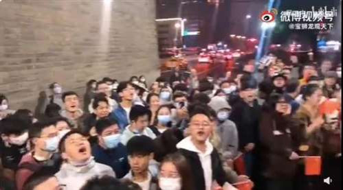 刚刚打工人高喊“毛主席万岁”，原来是这样的……