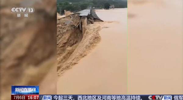 翻修、加固毛泽东时代留下的水利设施,这是今人不可推卸的责任。反之,无视历史条件和历史发展过程,胡扯什么“大跃进搞豆腐渣工程”,不免有“端起碗来吃肉,放下筷子骂娘”的“不肖子孙”味道了。
