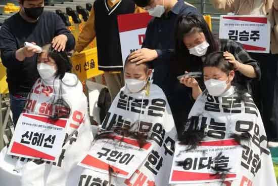 韩国大学生使馆门前削发抗议；日本非营利组织反对排污入海