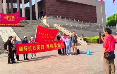 武汉人民纪念抗战胜利80周年,重走抗战路胜利结束!(图片新闻)