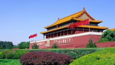 要想有人在关键时刻能同中国站在一起，站在一个战壕里，必须具备两个基本前提：一是中国愿意将自己的利益与别人捆绑，担负必要的安全责任，二是别人认为值得将自己的利益与中国捆绑。如果这两个基本前提不存在，所谓的战略盟友就是子虚乌有。