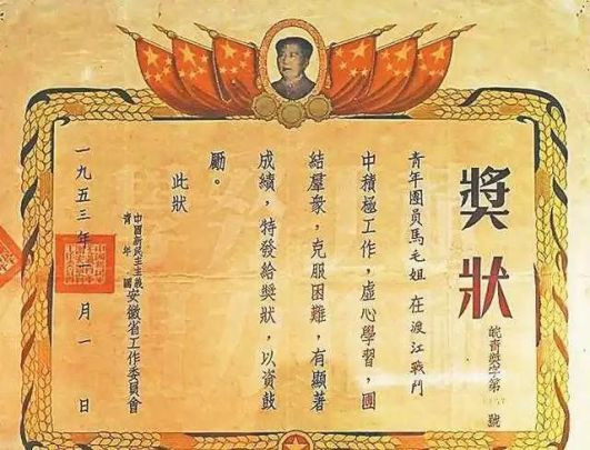 从来没有救世主,也不靠神仙皇帝,人民万岁。
