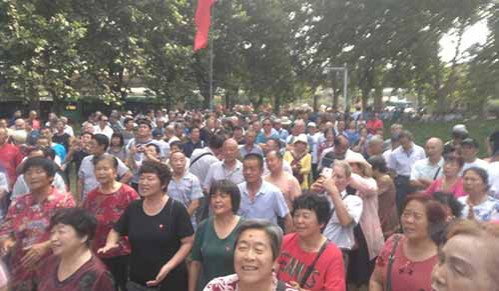 青山遮不住 ——郑州人民纪念毛主席逝世43周年