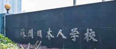 历史,不是任人花扮的小姑娘。它也不是陈腐的昨日之舟,而是当浪潮来袭时,我们能否站在前人的肩膀上去驾驭好自己那一艘驶向未来的命运之船。
