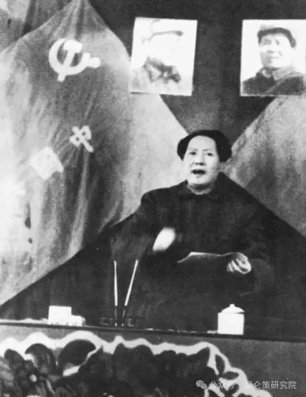 “代劳”现象，实质上是一种官僚主义和形式主义的表现。八项规定从吃喝抓起，取消秘书代劳是否也是治理官僚主义一个精妙的切入点呢？
