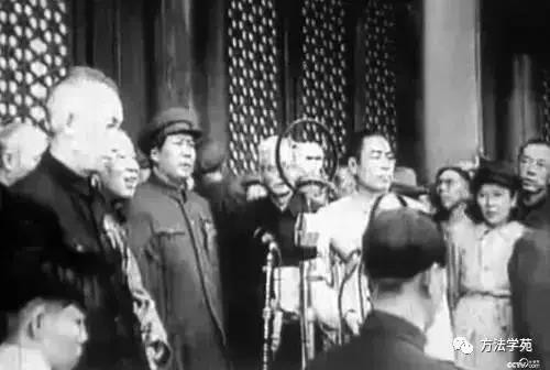 西方用他们的尺度来衡量我们，认为没有西式选举，中国共产党的领导就没有合法性，完全是吃错了药。中国民主才是具有彻底人道主义、代表人类进步方向的民主。他呼吁中国学者理直气壮地讲好中国共产党的故事。