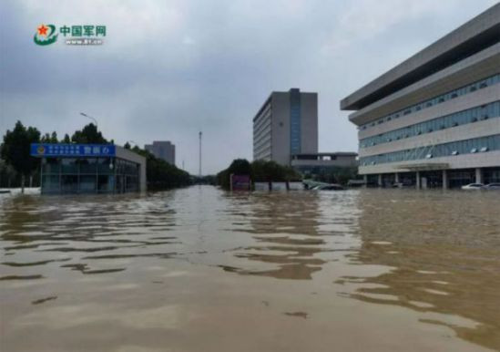 子弟兵星夜驰援！郑州阜外医院近5000被困人员成功脱险